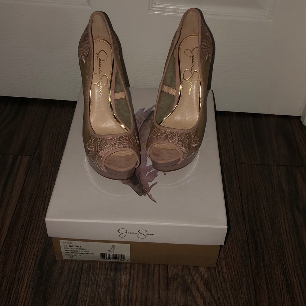 Jessica Simpson saidley heels